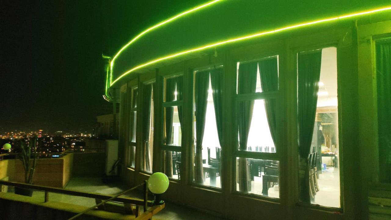 ホテルDarianna バトゥーミ エクステリア 写真